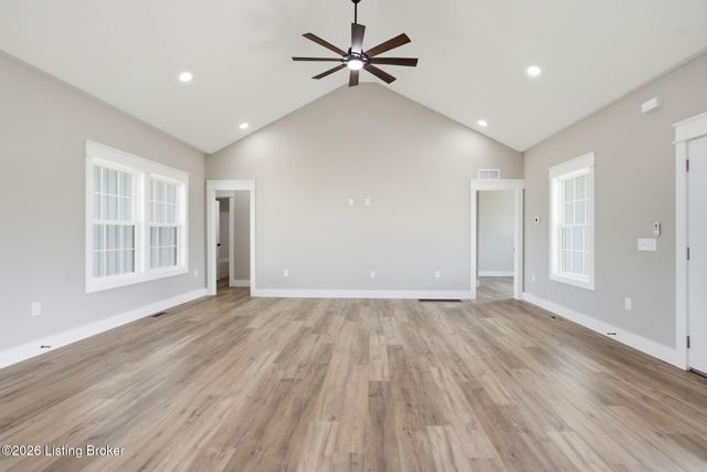 617 Ridge Crest Dr, Harrodsburg, KY 40330