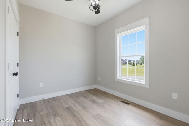 617 Ridge Crest Dr, Harrodsburg, KY 40330
