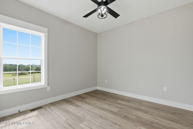 617 Ridge Crest Dr, Harrodsburg, KY 40330