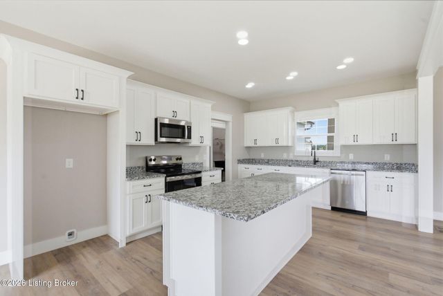 617 Ridge Crest Dr, Harrodsburg, KY 40330