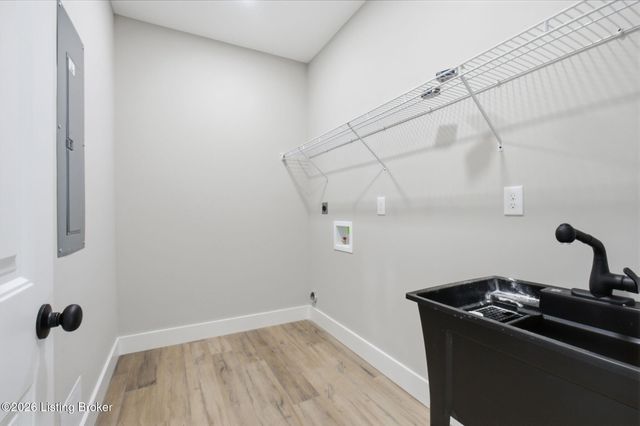 617 Ridge Crest Dr, Harrodsburg, KY 40330