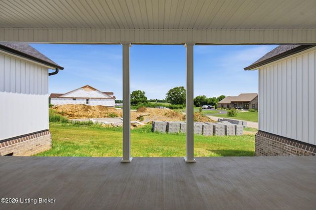 617 Ridge Crest Dr, Harrodsburg, KY 40330