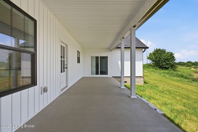 617 Ridge Crest Dr, Harrodsburg, KY 40330