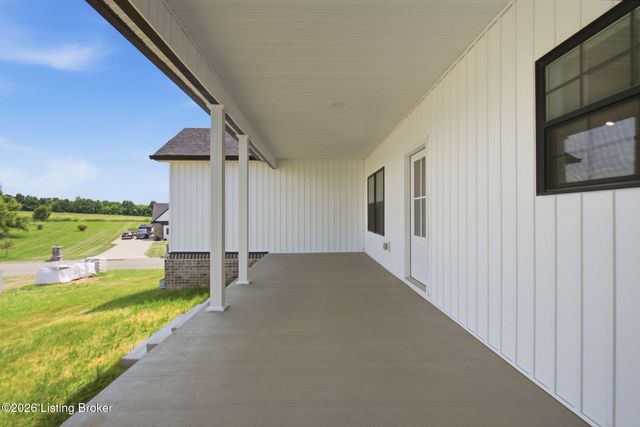 617 Ridge Crest Dr, Harrodsburg, KY 40330