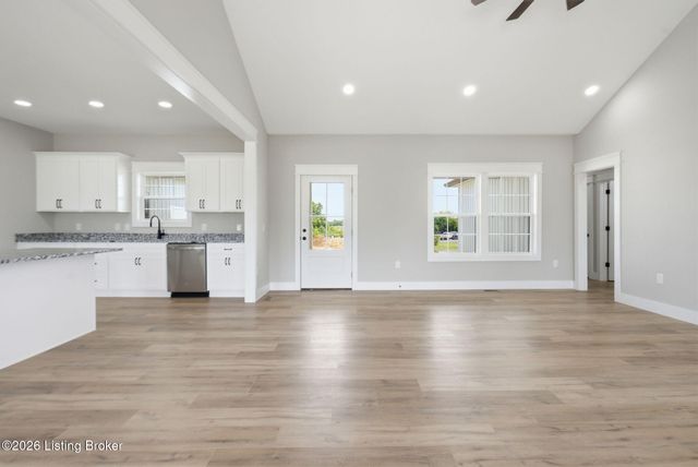 617 Ridge Crest Dr, Harrodsburg, KY 40330
