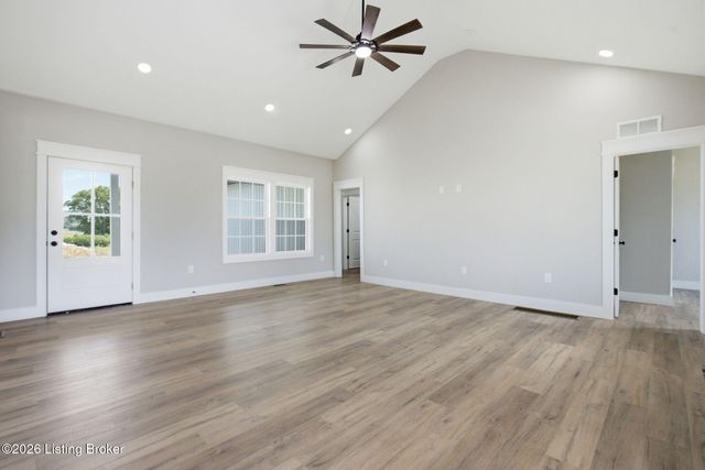 617 Ridge Crest Dr, Harrodsburg, KY 40330