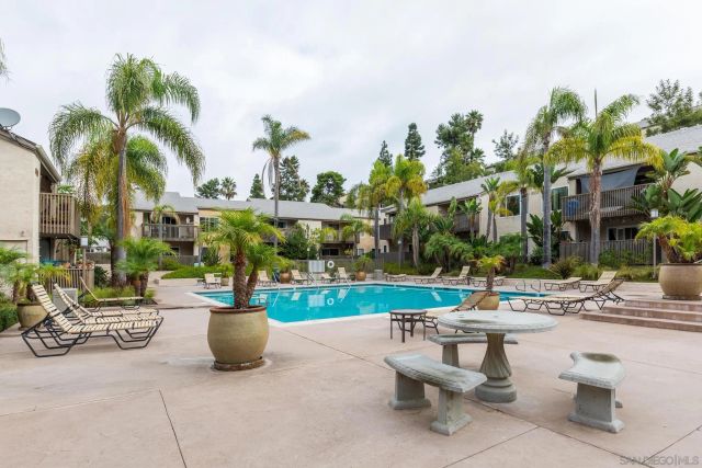 8529 Villa La Jolla Drive E, La Jolla, CA 92037