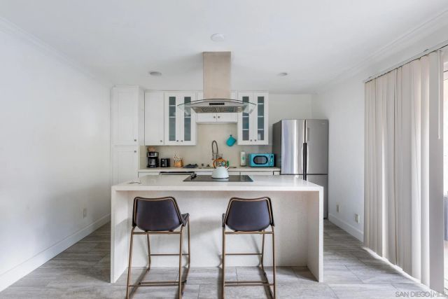 8529 Villa La Jolla Drive E, La Jolla, CA 92037