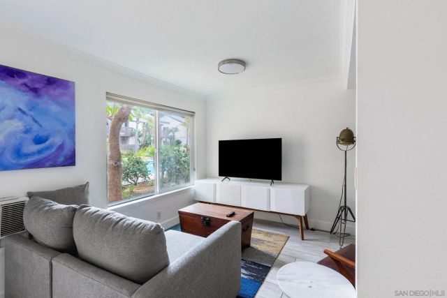 8529 Villa La Jolla Drive E, La Jolla, CA 92037
