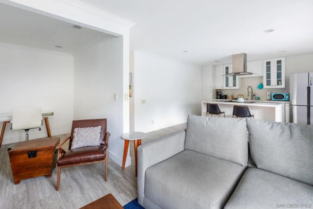 8529 Villa La Jolla Drive E, La Jolla, CA 92037
