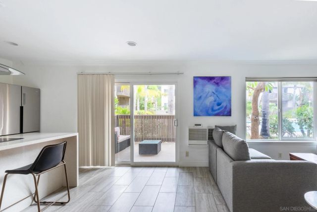 8529 Villa La Jolla Drive E, La Jolla, CA 92037
