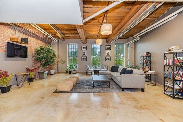 35 Riverwalk Way R302, Lowell, MA 01854