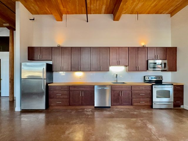 35 Riverwalk Way R302, Lowell, MA 01854