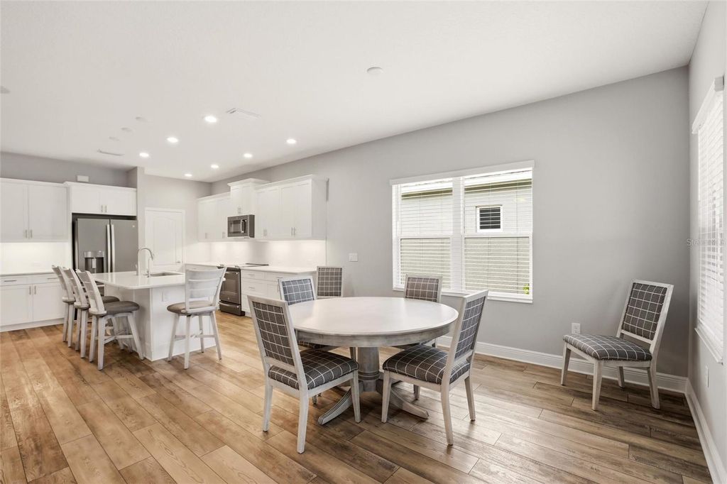 Image 11 of property listing at 7545 RIDGELAKE CIRCLE, Bradenton, FL 34203