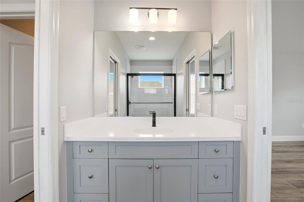 Image 40 of property listing at 7545 RIDGELAKE CIRCLE, Bradenton, FL 34203