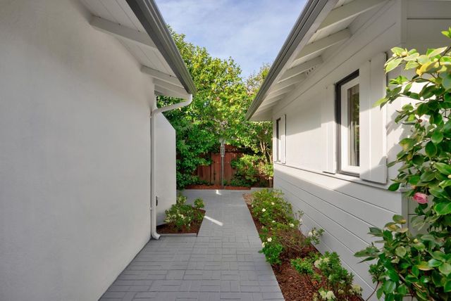 121 Lois Lane, Palo Alto, CA 94303