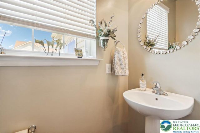 955 Yorkshire Drive, Upper Macungie Twp, PA 18031