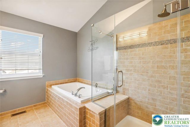 955 Yorkshire Drive, Upper Macungie Twp, PA 18031