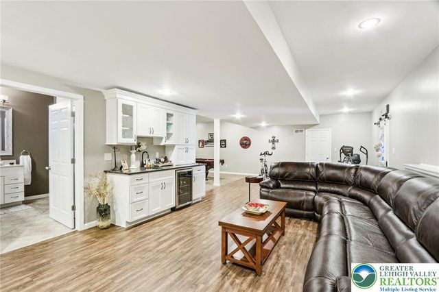 955 Yorkshire Drive, Upper Macungie Twp, PA 18031