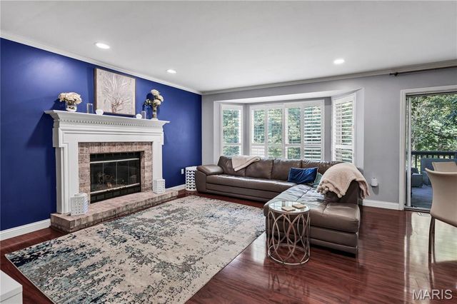 372 Buckhurst Drive, Ballwin, MO 63021