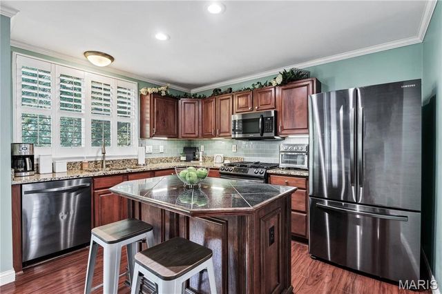 372 Buckhurst Drive, Ballwin, MO 63021