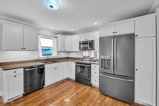 826 Southwest Mosby Street, Abingdon, VA 24210