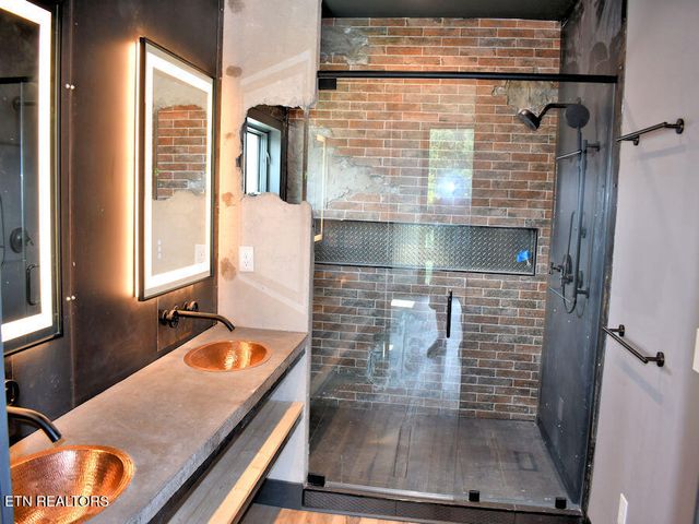 210 Granite Drive Drive, Sevierville, TN 37876