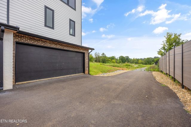 210 Granite Drive Drive, Sevierville, TN 37876