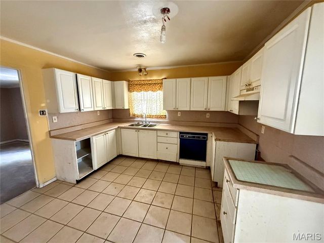 8307 Edna Avenue, St Louis, MO 63135