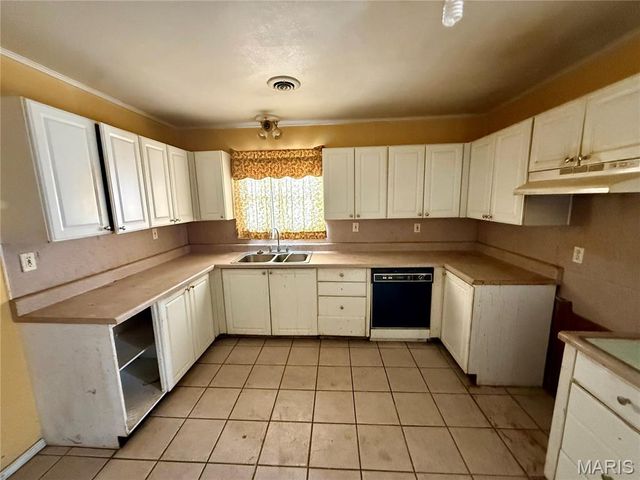 8307 Edna Avenue, St Louis, MO 63135