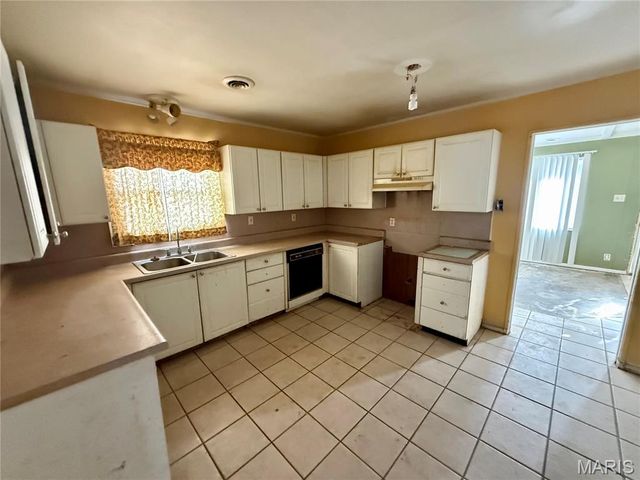 8307 Edna Avenue, St Louis, MO 63135