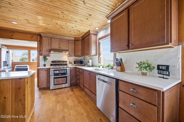 202 W Atlantic Boulevard, Atlantic Beach, NC 28512