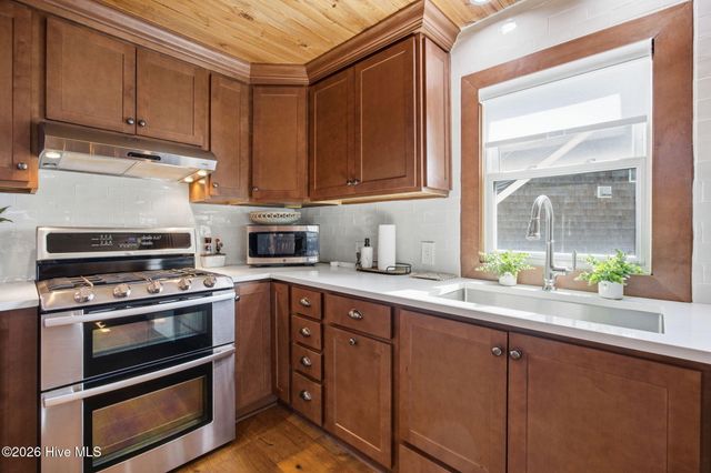 202 W Atlantic Boulevard, Atlantic Beach, NC 28512