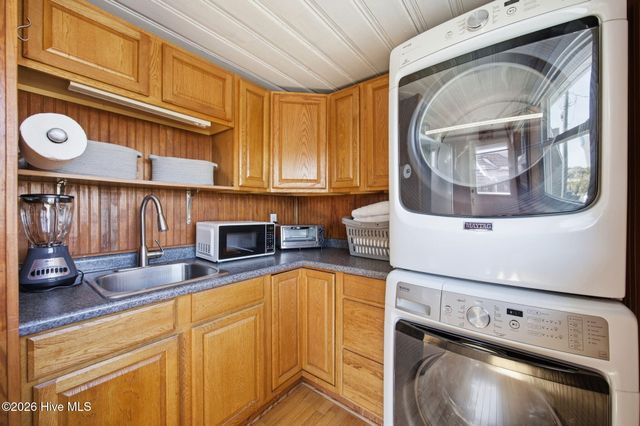 202 W Atlantic Boulevard, Atlantic Beach, NC 28512