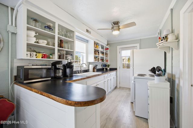 202 W Atlantic Boulevard, Atlantic Beach, NC 28512