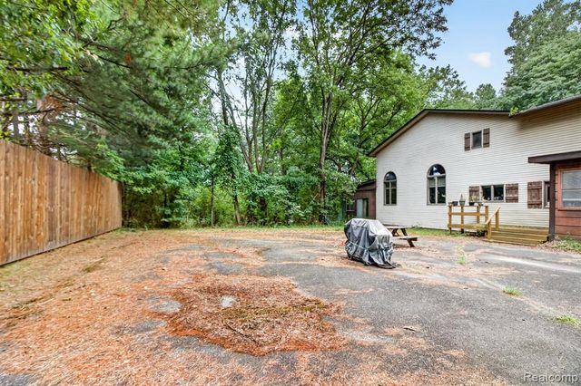 1817 S Baldwin Road, Oxford, MI 48371