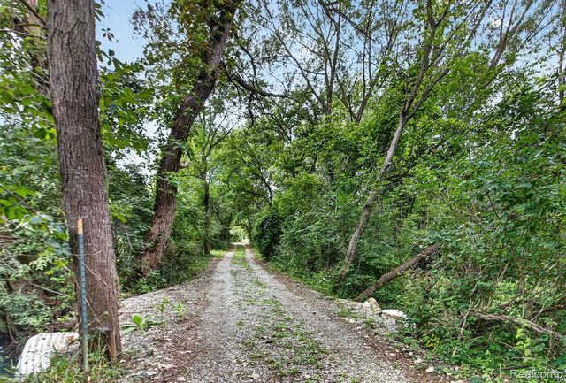 1817 S Baldwin Road, Oxford, MI 48371