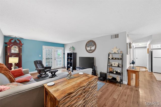 1465 Heritage Landing 102, St Charles, MO 63303