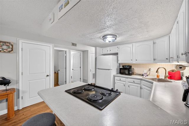 1465 Heritage Landing 102, St Charles, MO 63303