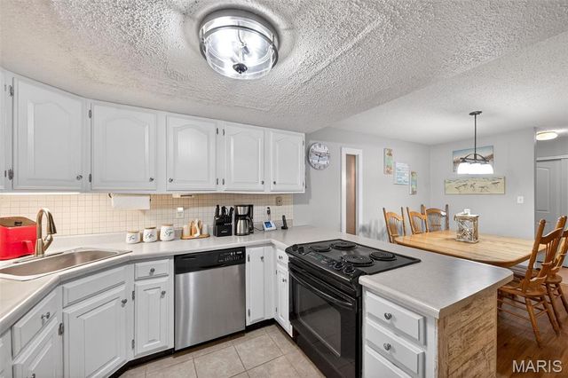 1465 Heritage Landing 102, St Charles, MO 63303