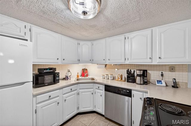 1465 Heritage Landing 102, St Charles, MO 63303