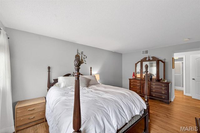 1465 Heritage Landing 102, St Charles, MO 63303
