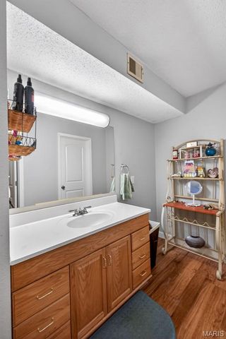 1465 Heritage Landing 102, St Charles, MO 63303