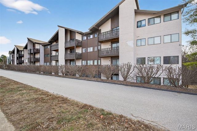 1465 Heritage Landing 102, St Charles, MO 63303