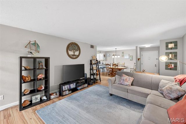 1465 Heritage Landing 102, St Charles, MO 63303