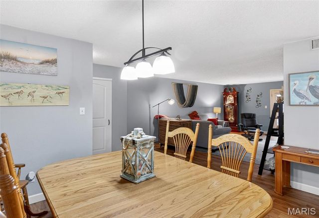 1465 Heritage Landing 102, St Charles, MO 63303