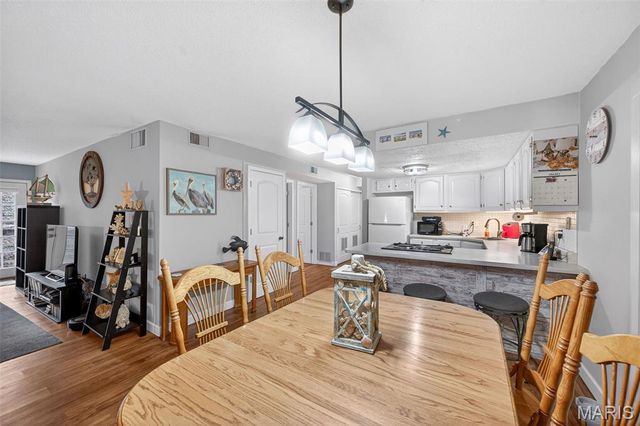 1465 Heritage Landing 102, St Charles, MO 63303