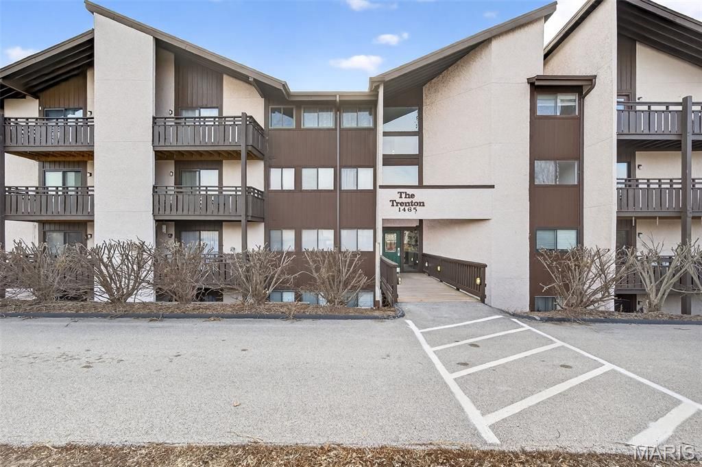 1465 Heritage Landing 102, St Charles, MO 63303