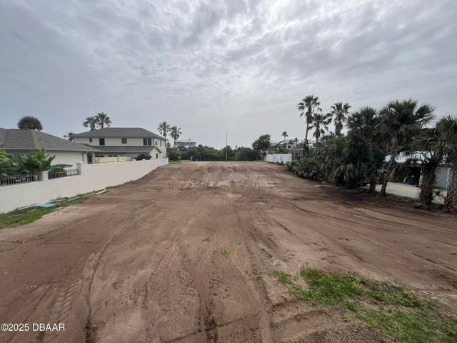 2816 S Atlantic Avenue, Daytona Beach, FL 32118