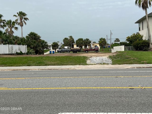 2816 S Atlantic Avenue, Daytona Beach, FL 32118